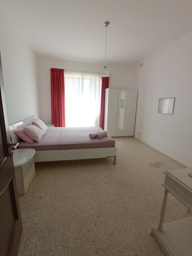 Modern Bedroom Gzira Екстер'єр фото