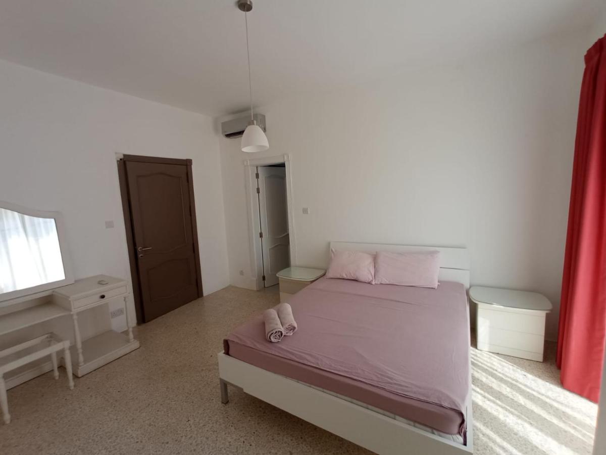 Modern Bedroom Gzira Екстер'єр фото
